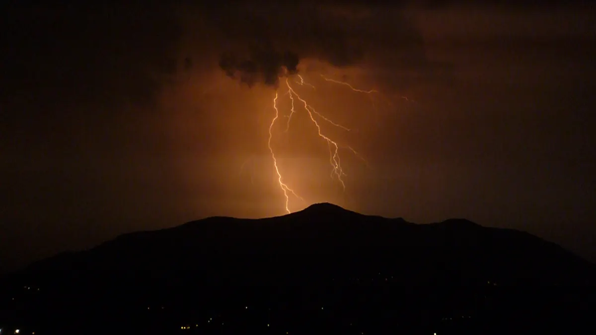 Gewitter über Niedersachsen mit Blitz und Regen