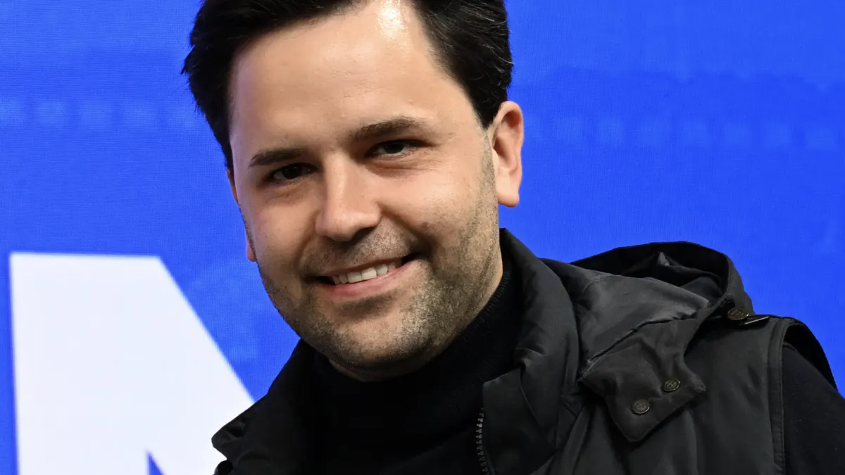 Johannes Winkel bei einer Pressekonferenz zur Forderung nach Sozialreformen