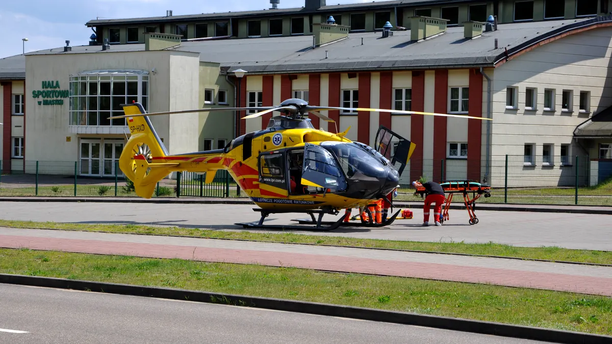 Rettungshubschrauber beim Transport von Verletzten nach Grillverpuffung in Marktredwitz